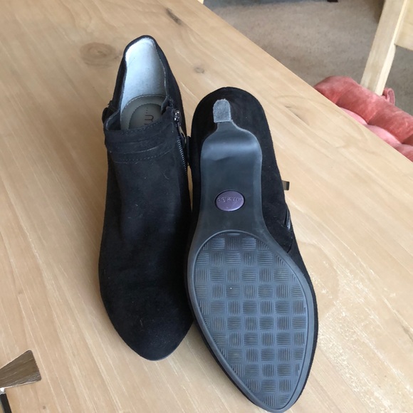 Me Too Booties - Picture 3 of 4